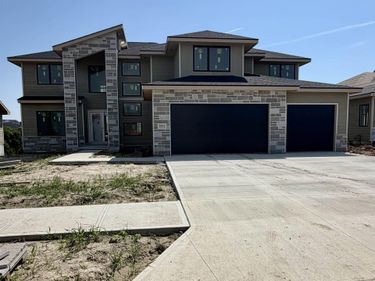5831 N 214th Avenue Circle, Elkhorn, NE 68022