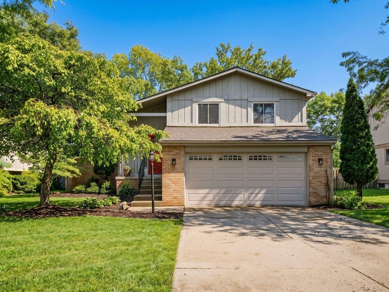3338 Woods Mill Drive, Hilliard, OH 43026 Photo 2