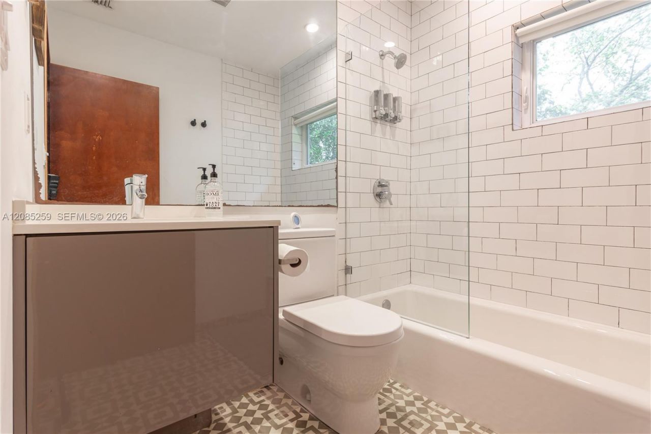 521 NE 68th St, Unit 1, Miami, FL 33138 Photo