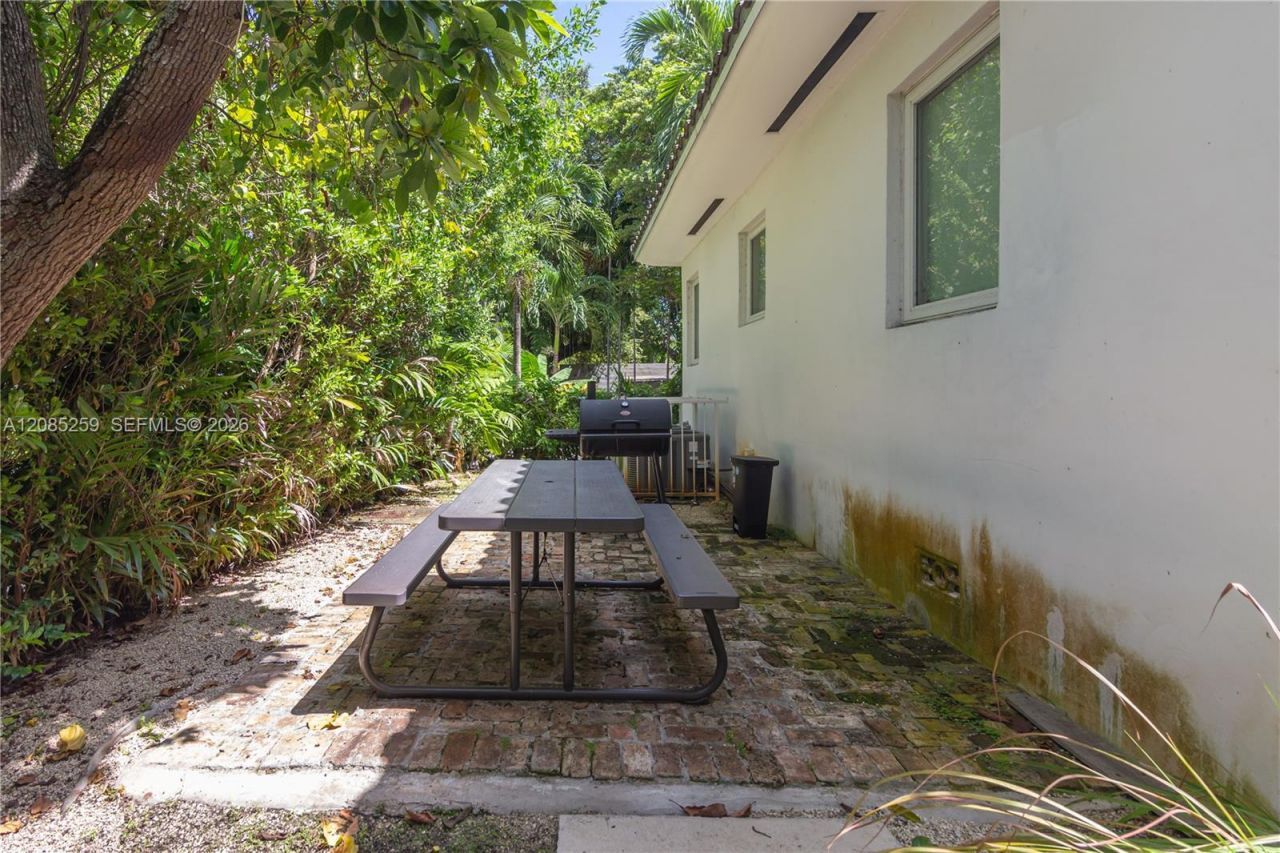 521 NE 68th St, Unit 1, Miami, FL 33138 Photo