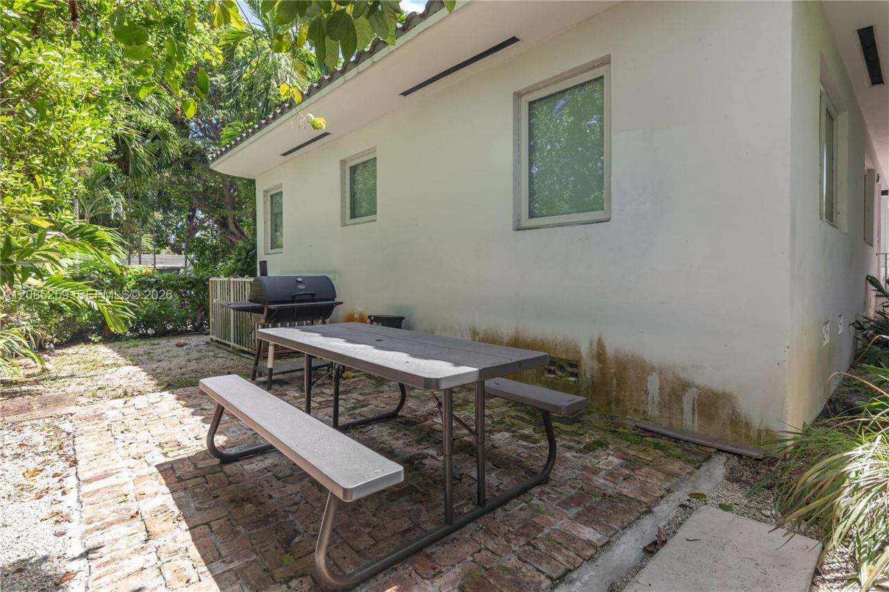 521 NE 68th St, Unit 1, Miami, FL 33138 Photo