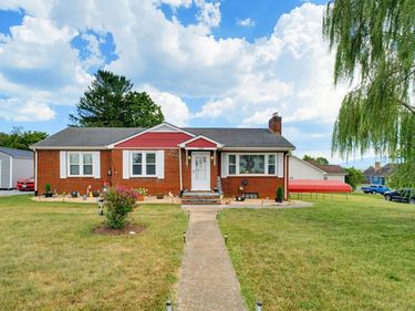 248 STUART AVE, STUARTS DRAFT, VA 24477