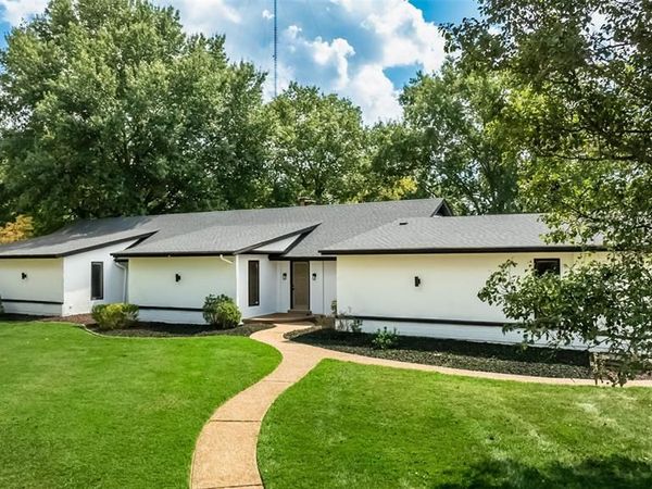 5848 Crystal Park Circle , St Louis, MO 63128