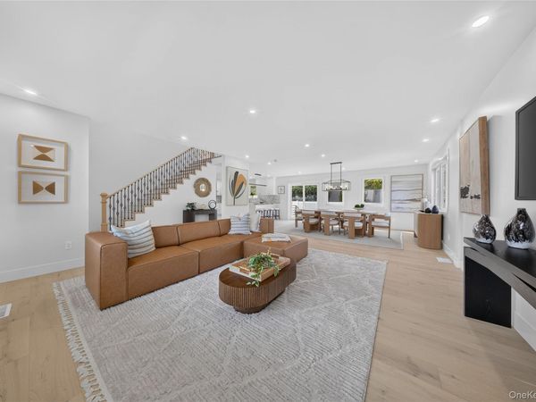 2 Lee Place , Old Bethpage, NY 11804