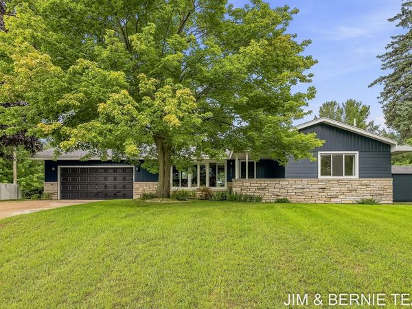 18019 Mohawk Drive, Spring Lake, MI 49456