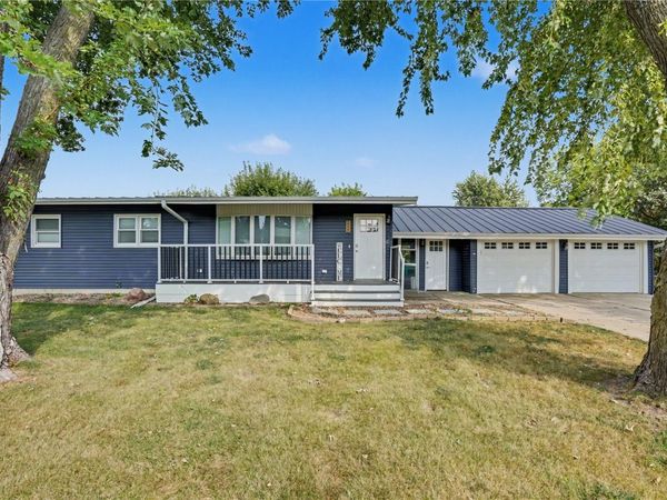 200 Isham Drive , Marion, IA 52302