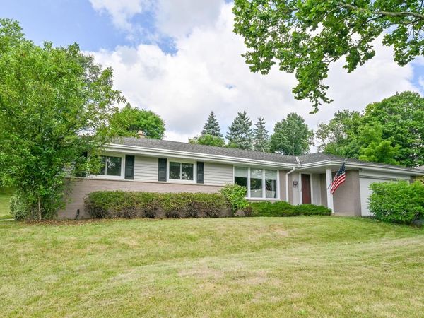 5127 S Menard DRIVE, New Berlin, WI 53151