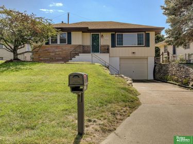 7517 Erskine Street, Omaha, NE 68134