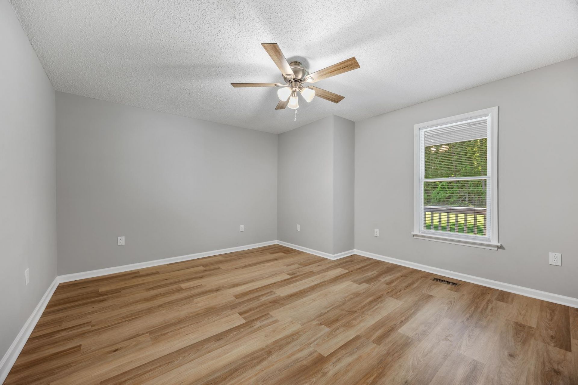 1576 Carl Rd. Photo 23