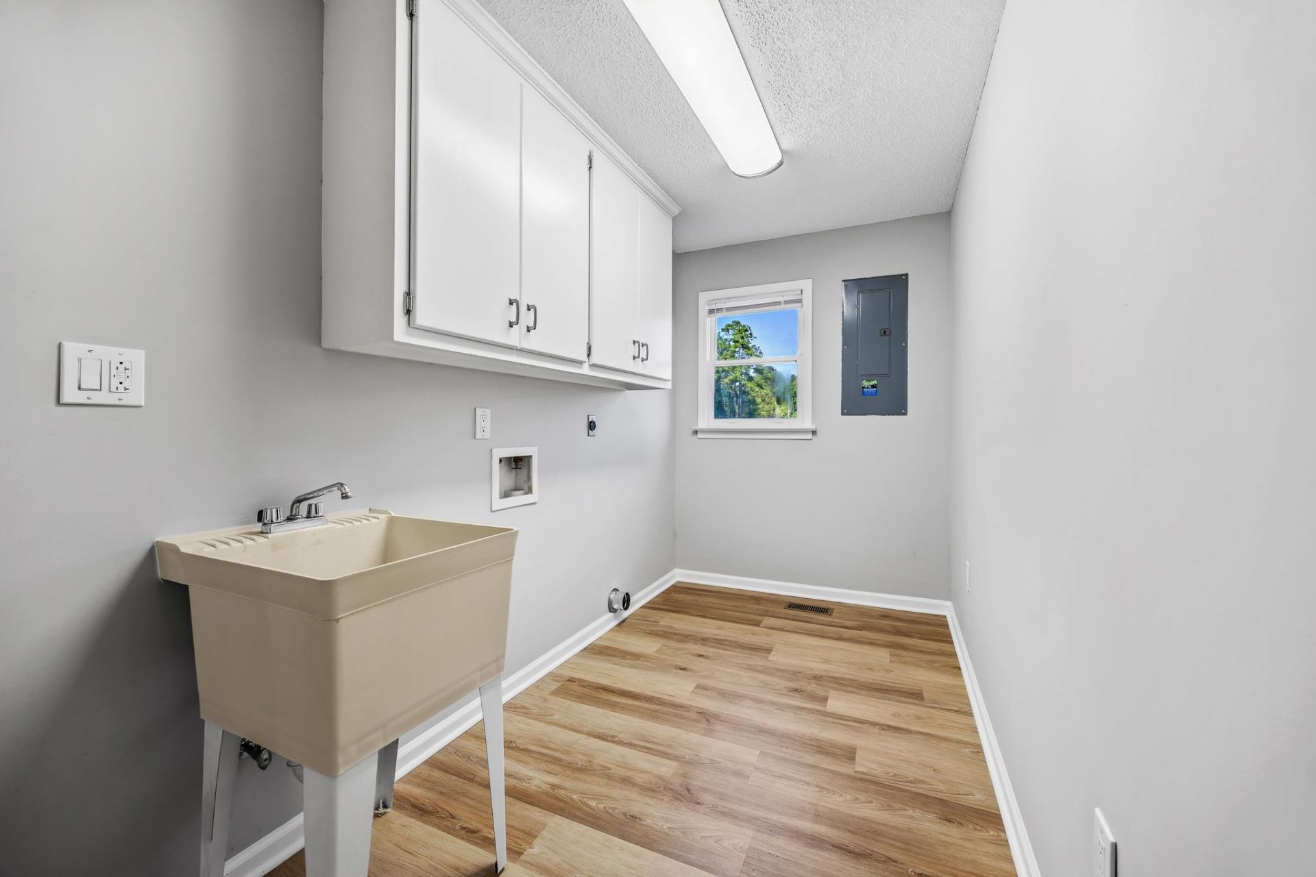 1576 Carl Rd. Photo 32