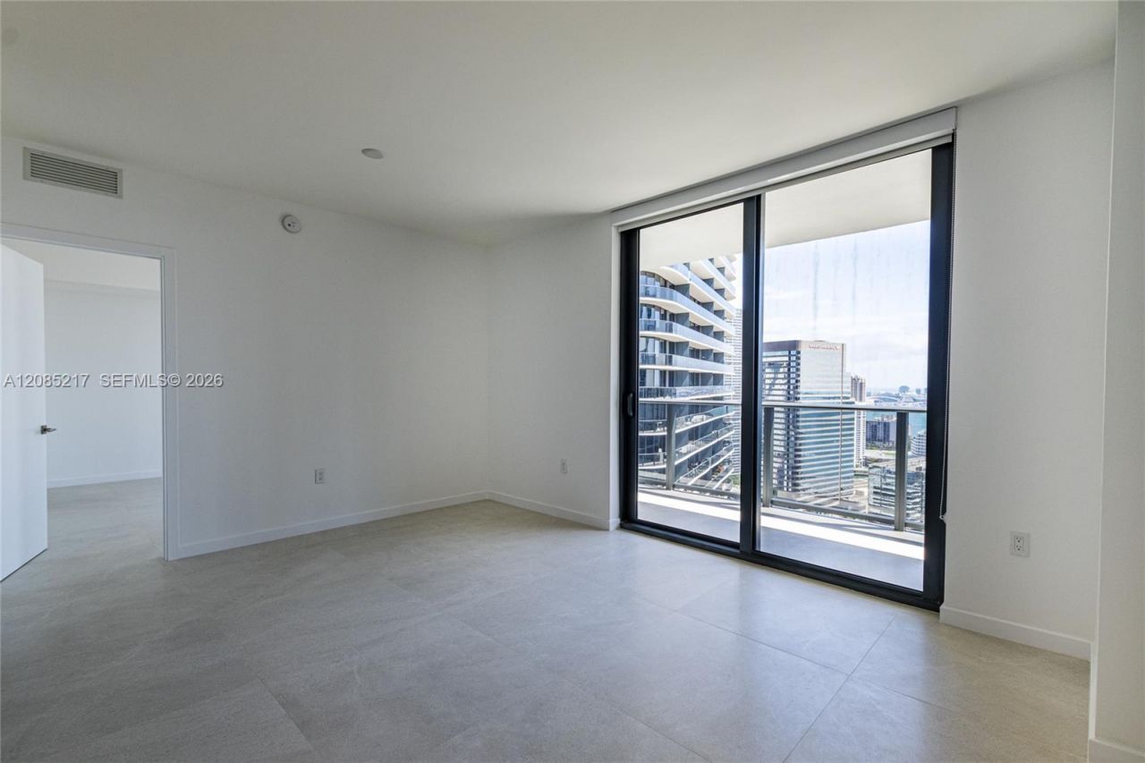 45 SW 9th St, Unit 3302, Miami, FL 33130 Photo