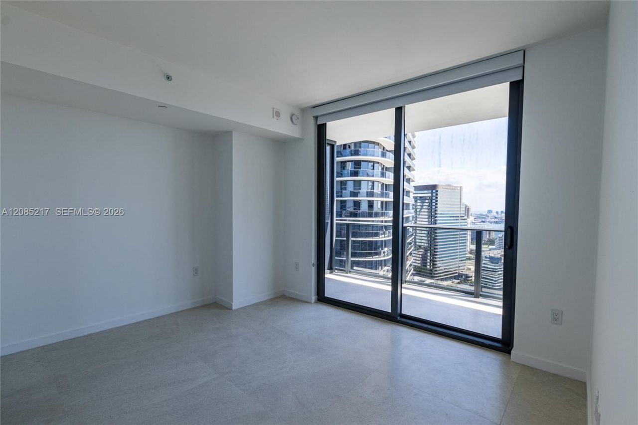 45 SW 9th St, Unit 3302, Miami, FL 33130 Photo