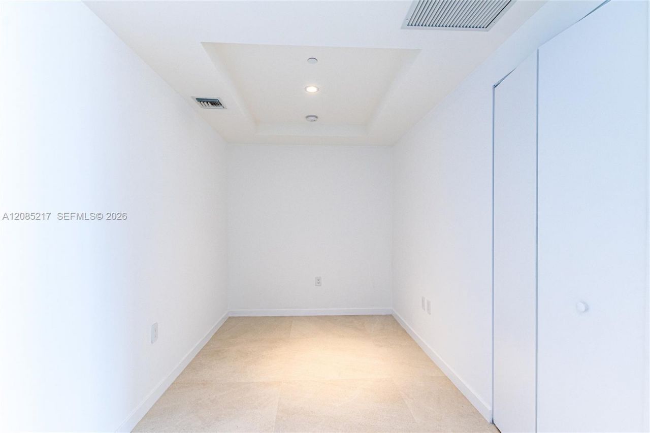 45 SW 9th St, Unit 3302, Miami, FL 33130 Photo