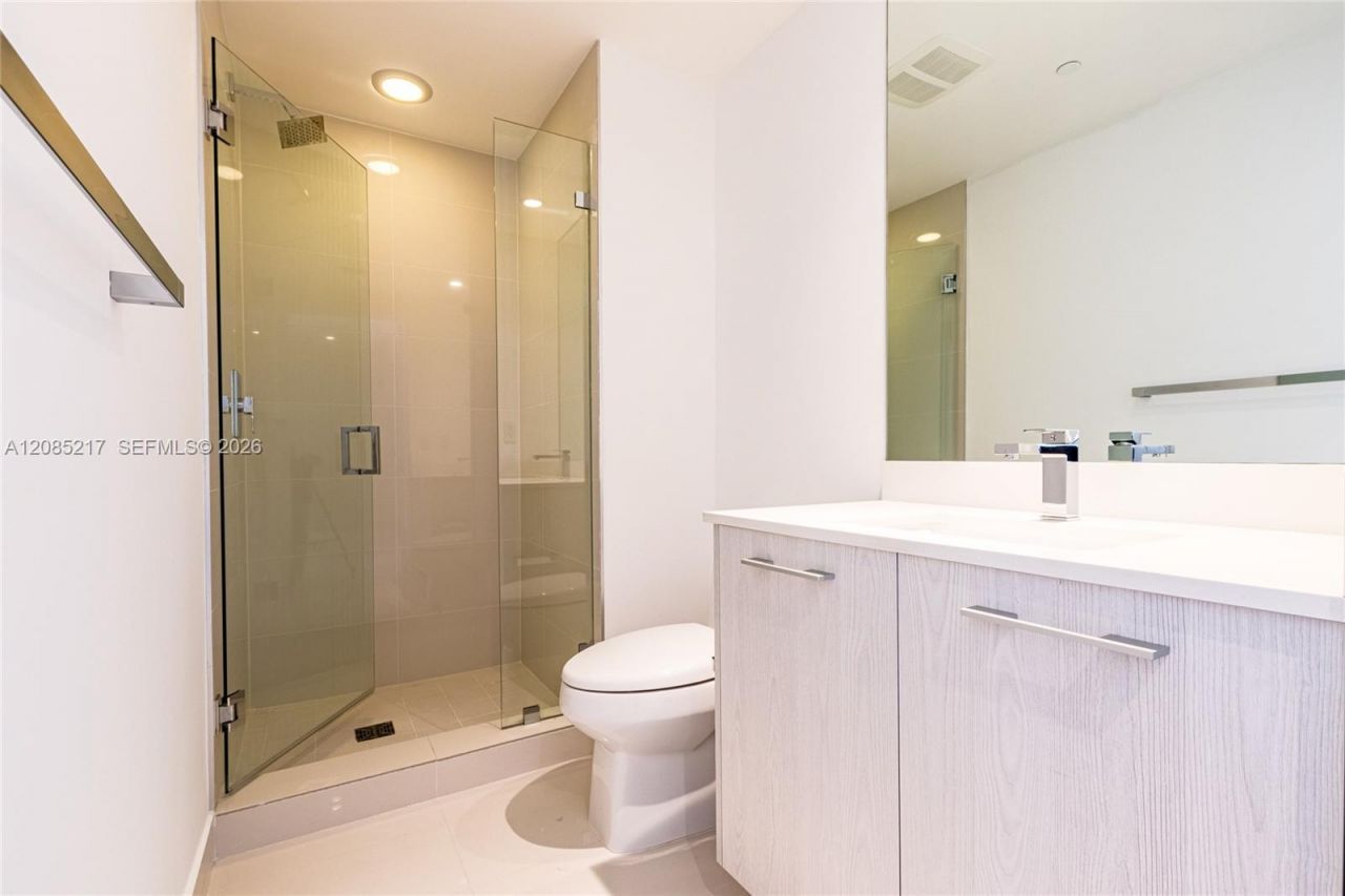 45 SW 9th St, Unit 3302, Miami, FL 33130 Photo