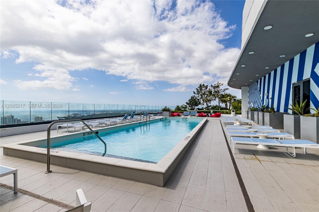 45 SW 9th St, Unit 3302, Miami, FL 33130 Photo