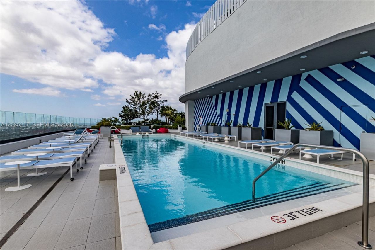 45 SW 9th St, Unit 3302, Miami, FL 33130 Photo