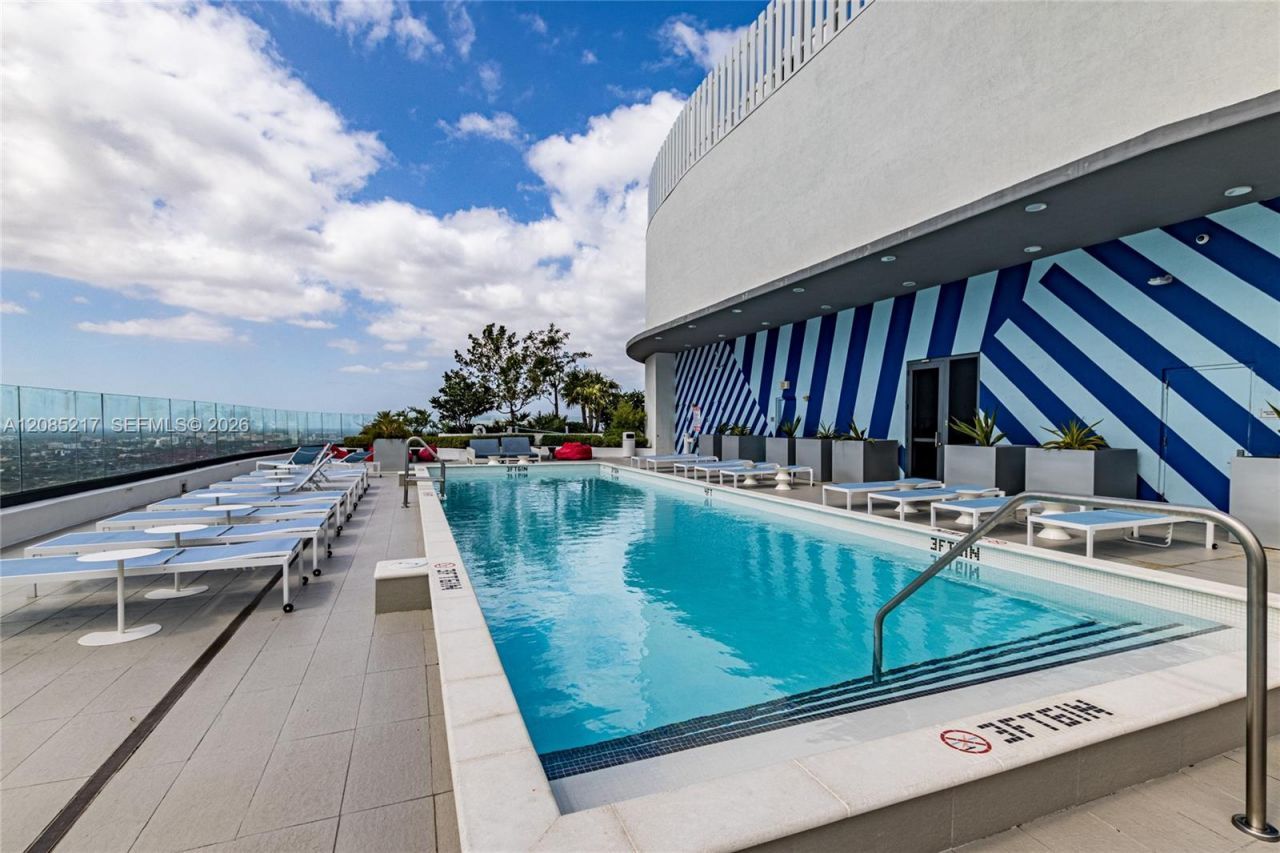 45 SW 9th St, Unit 3302, Miami, FL 33130 Photo