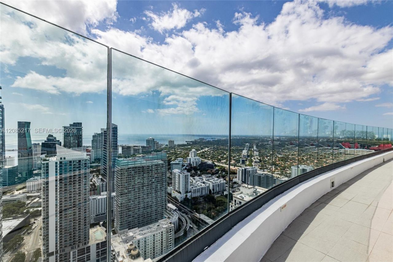 45 SW 9th St, Unit 3302, Miami, FL 33130 Photo
