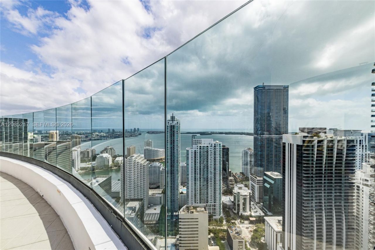 45 SW 9th St, Unit 3302, Miami, FL 33130 Photo