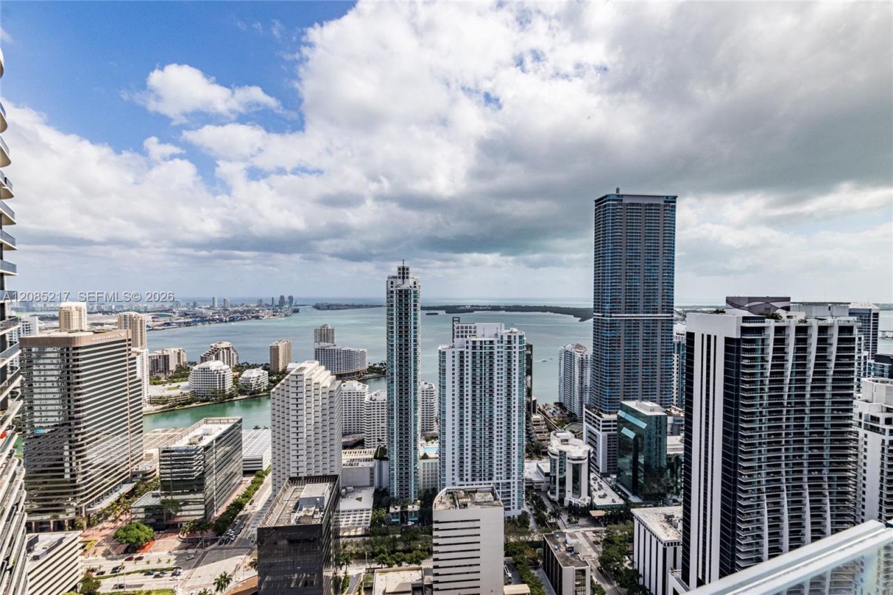 45 SW 9th St, Unit 3302, Miami, FL 33130 Photo