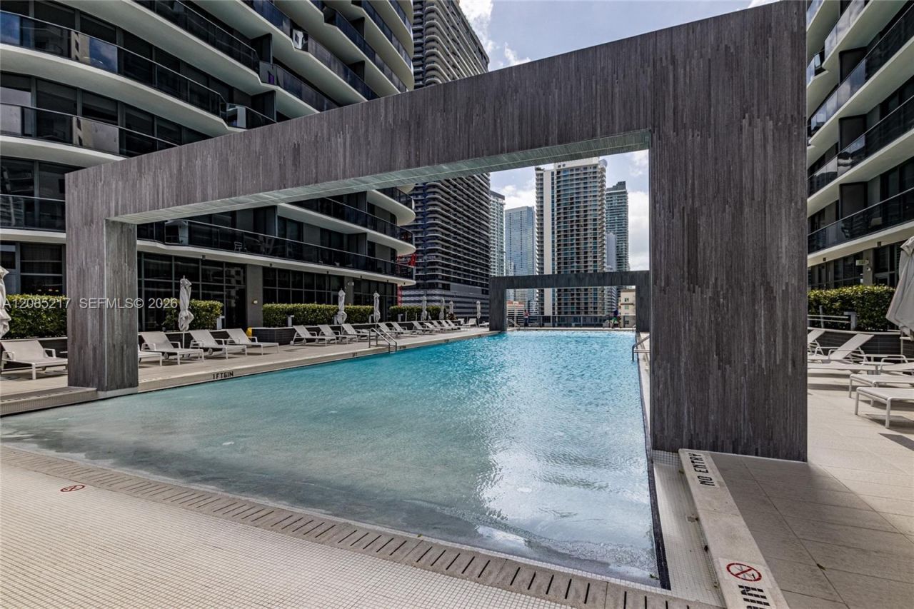45 SW 9th St, Unit 3302, Miami, FL 33130 Photo