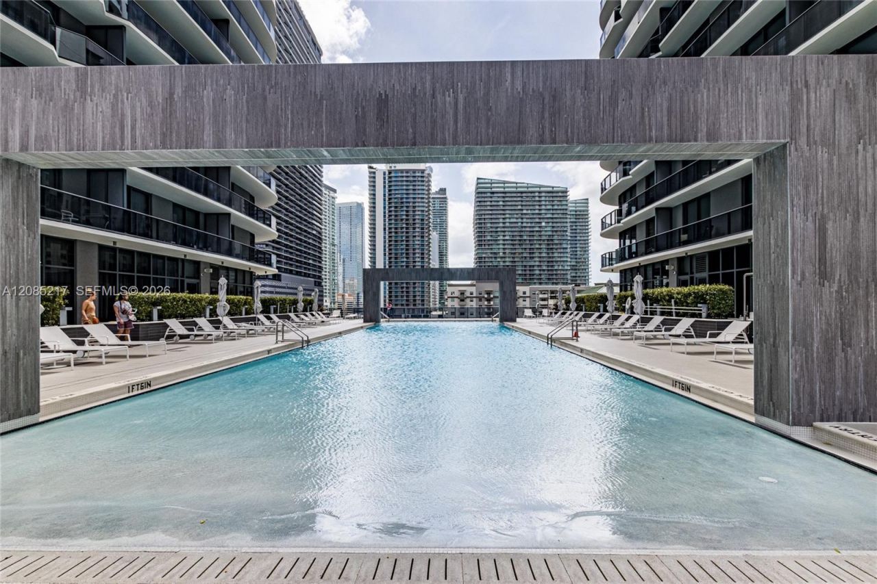 45 SW 9th St, Unit 3302, Miami, FL 33130 Photo