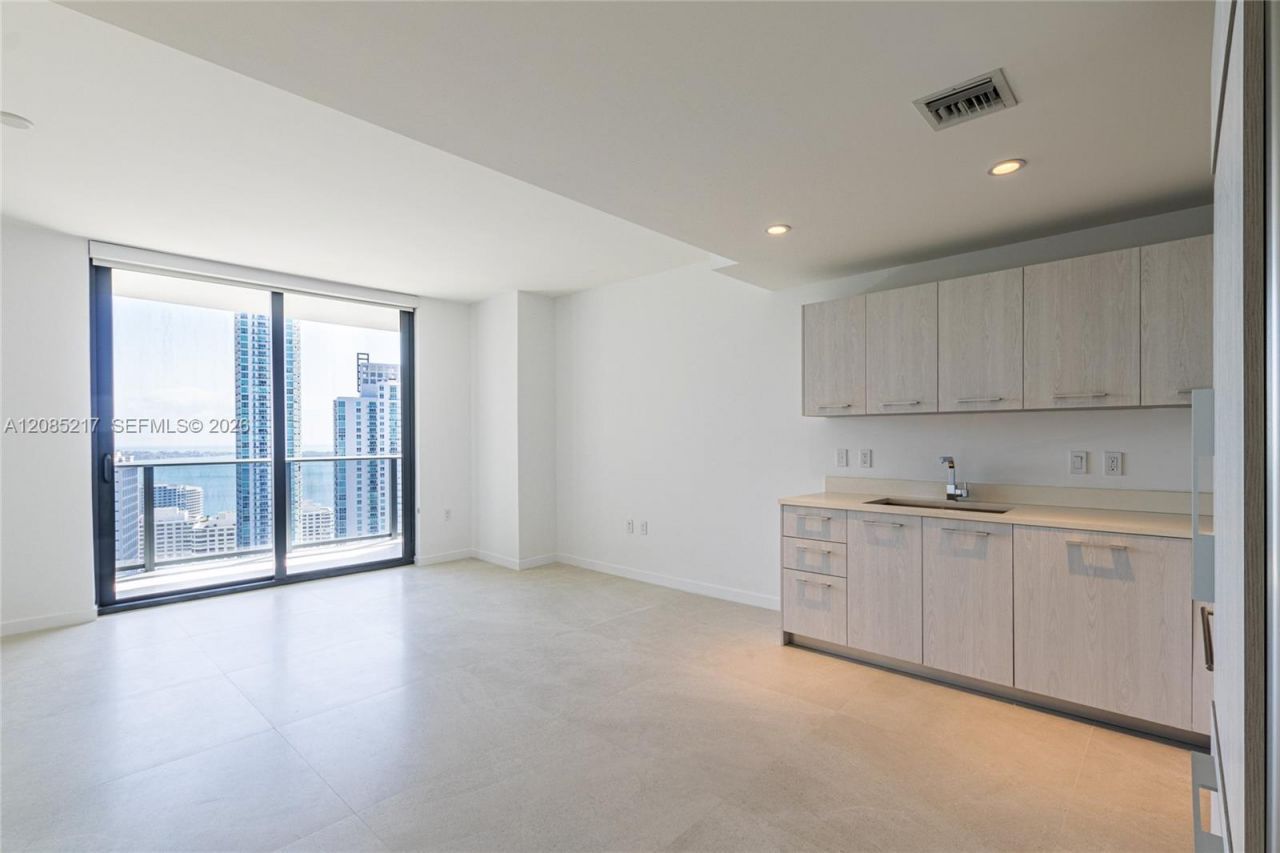45 SW 9th St, Unit 3302, Miami, FL 33130 Photo