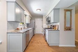 1427 Oaklanding Road photo 4