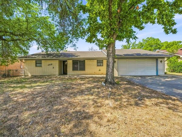 1208 N Dale Avenue, Stephenville, TX 76401