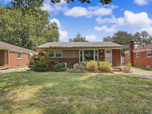 8350 N Evangeline Street, Dearborn Heights, Mi 48127