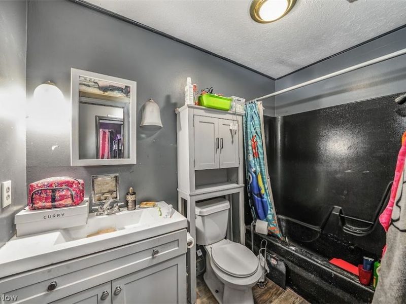 7672 Lanese Drive, Windsor, OH 44099 Photo 9