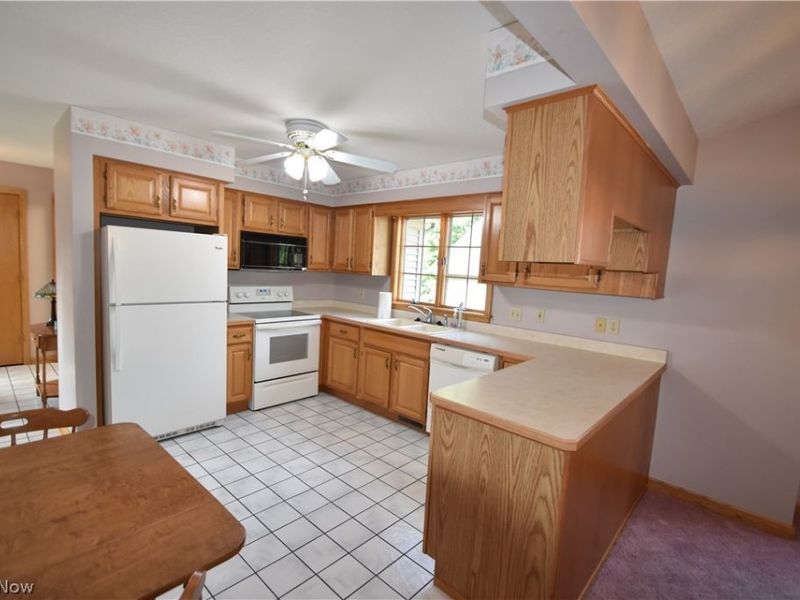 90 Montgomery Lane, Unit 2, Canfield, OH 44406 Photo 12