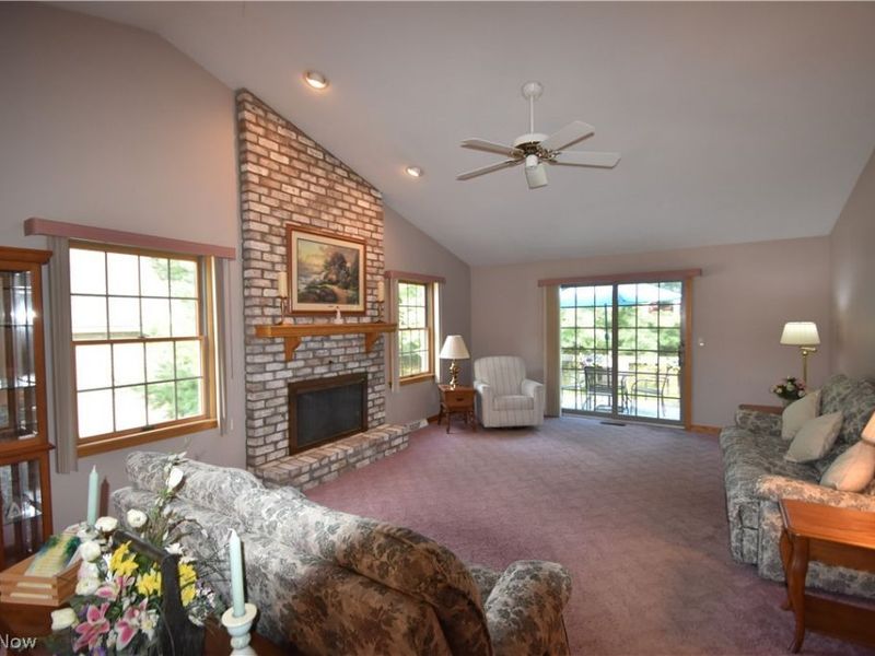 90 Montgomery Lane, Unit 2, Canfield, OH 44406 Photo 4