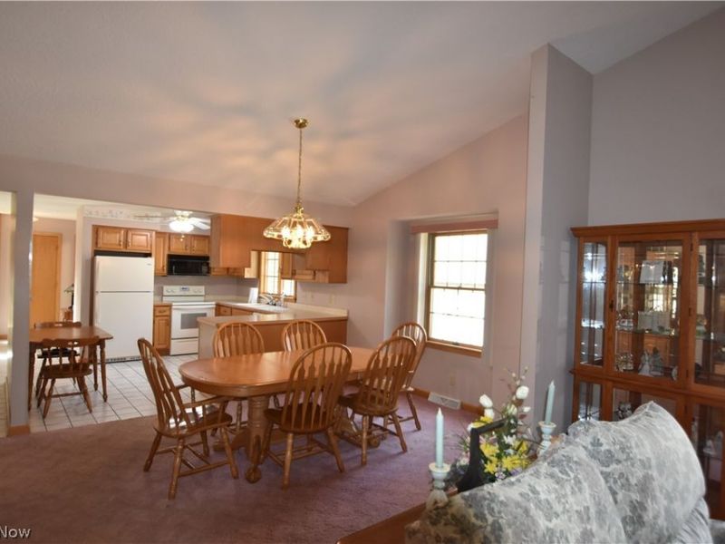 90 Montgomery Lane, Unit 2, Canfield, OH 44406 Photo 7