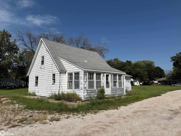 102 NW 7th Street, Pocahontas, IA 50574