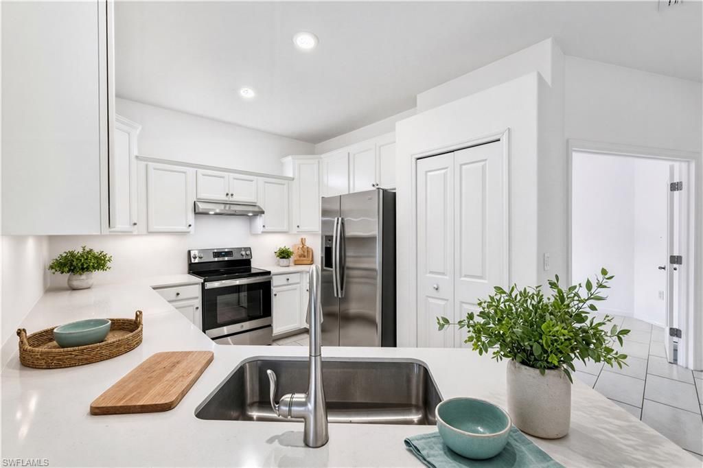 2583 Vine Ave, Naples, FL 34120 Photo