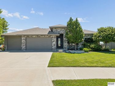 1611 S 208 Street, Elkhorn, NE 68022