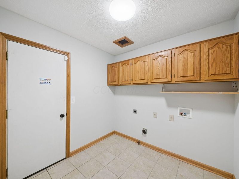 8681 Kirkland Drive, Lewis Center, OH 43035 Photo 24
