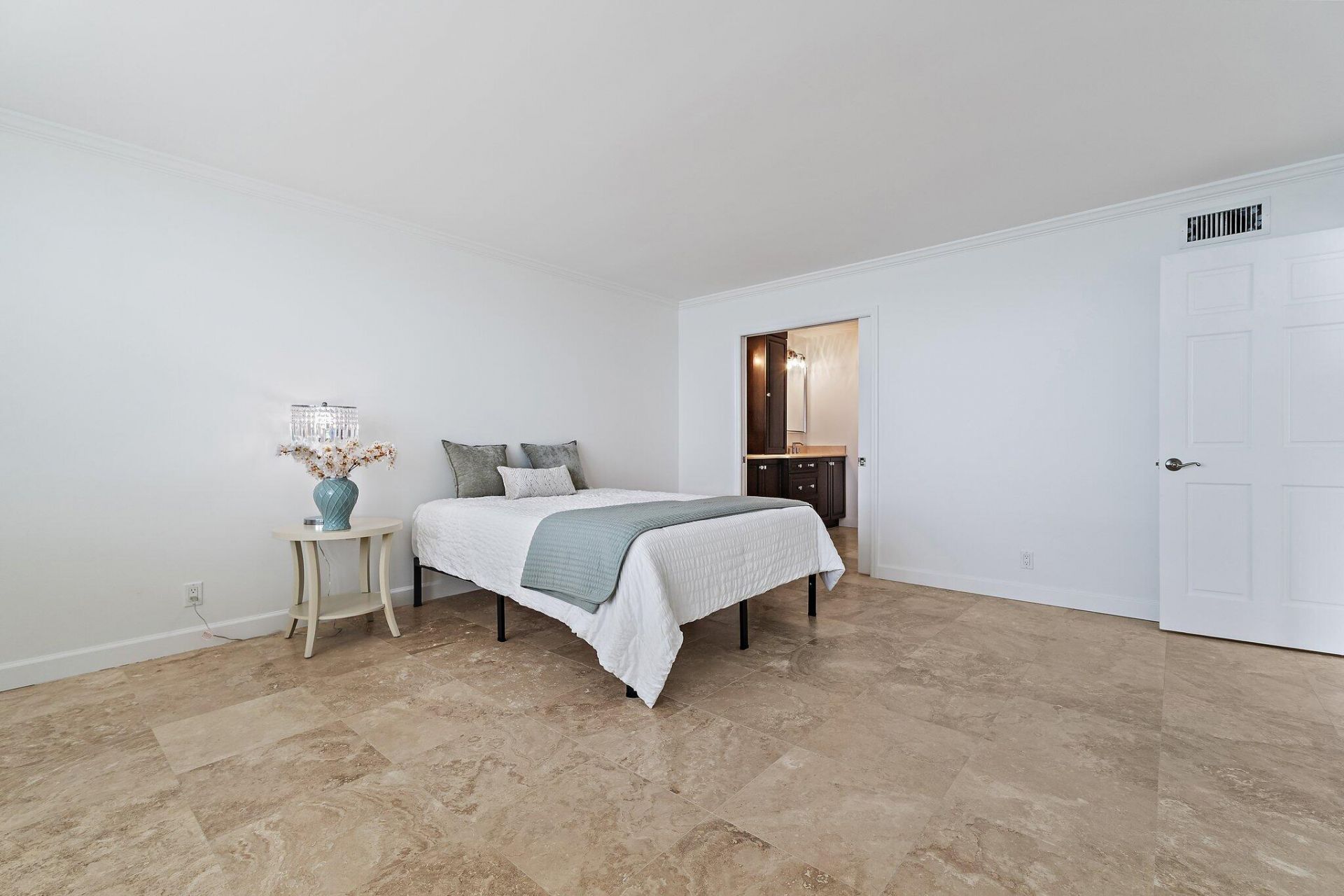 900 Ocean Drive, Unit 705, Juno Beach, FL 33408 Photo