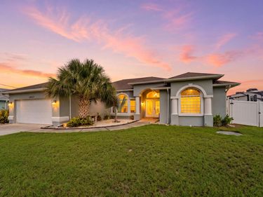 1043 SW IDOL Avenue, Port St. Lucie, FL 34953