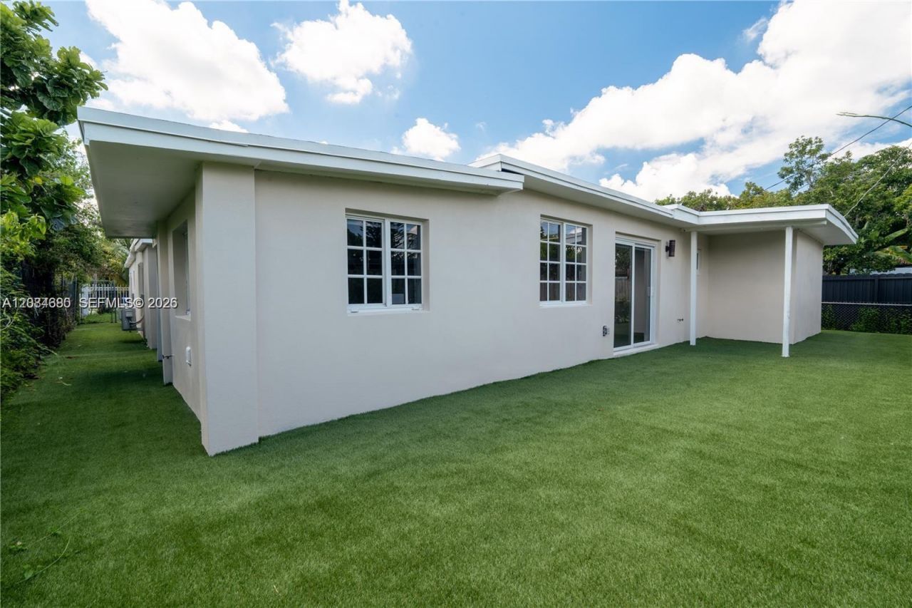 323 NW 104th Ter, Unit -, Miami, FL 33150 Photo