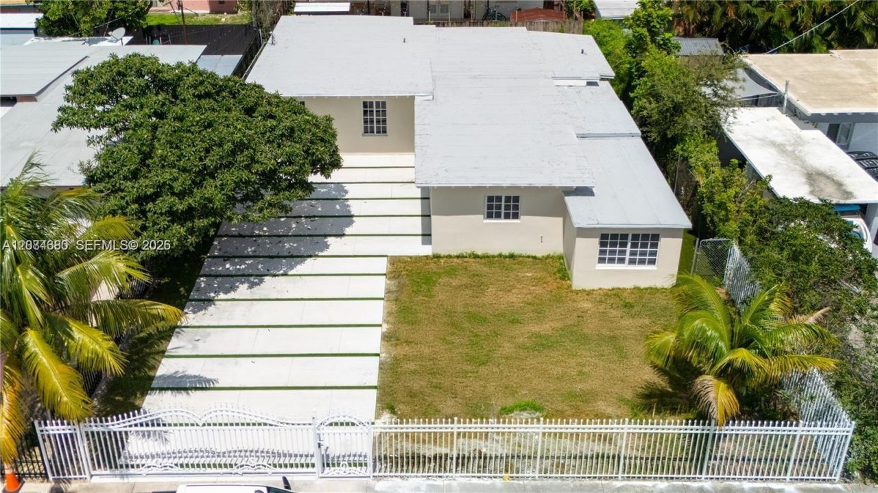 323 NW 104th Ter, Unit -, Miami, FL 33150 Photo