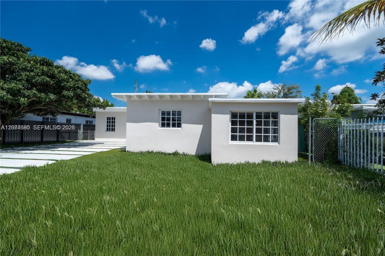 323 NW 104th Ter, Unit -, Miami, FL 33150 Photo