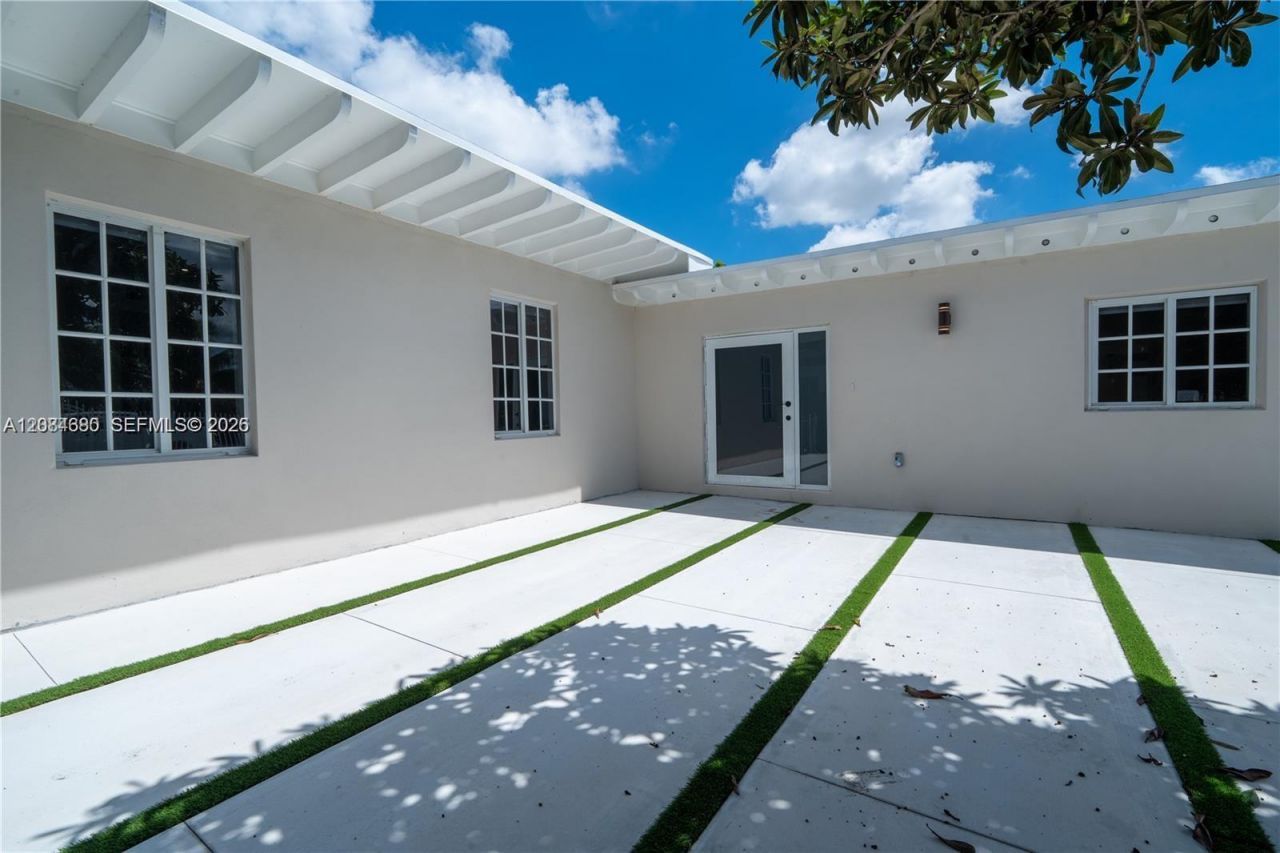 323 NW 104th Ter, Unit -, Miami, FL 33150 Photo
