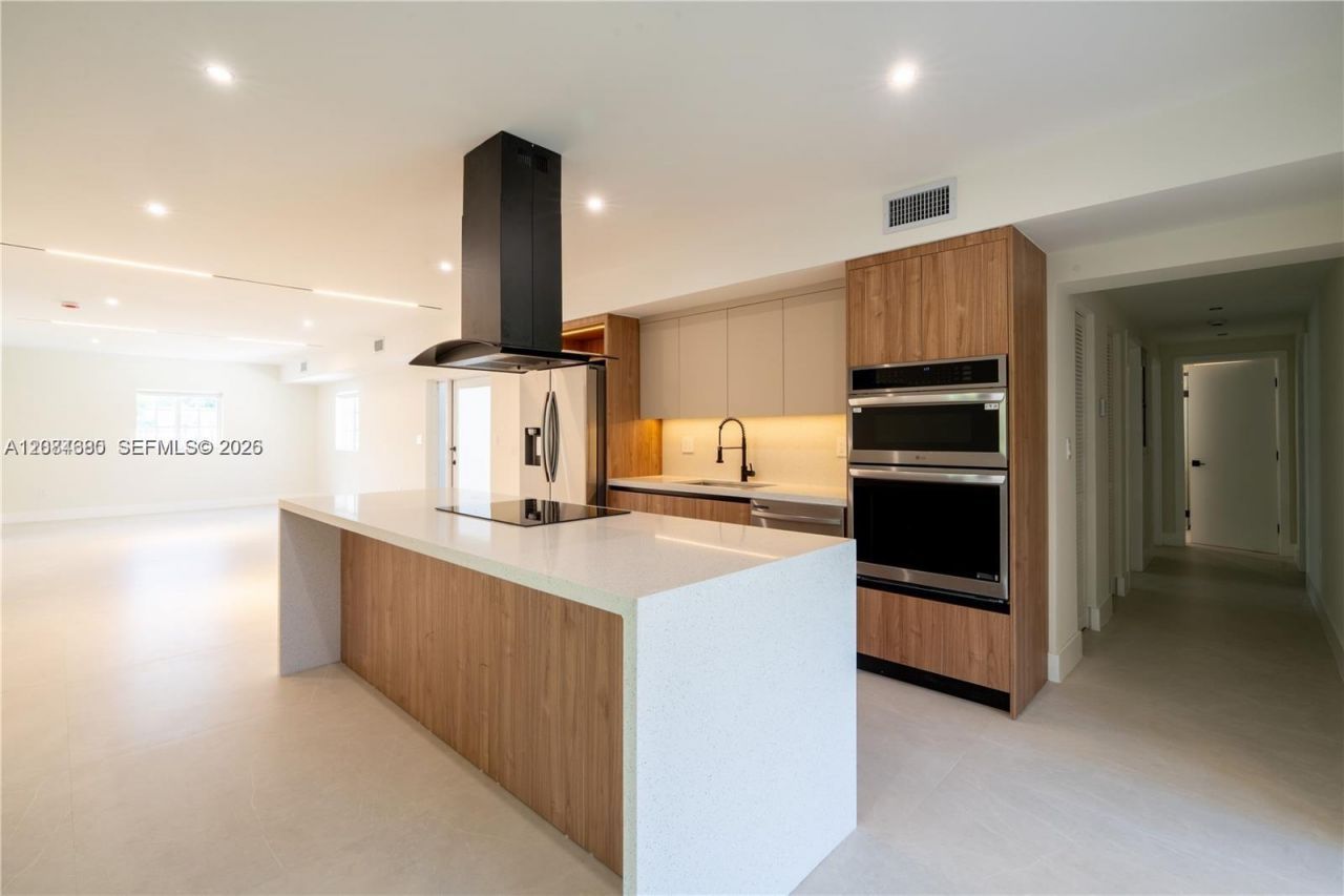 323 NW 104th Ter, Unit -, Miami, FL 33150 Photo