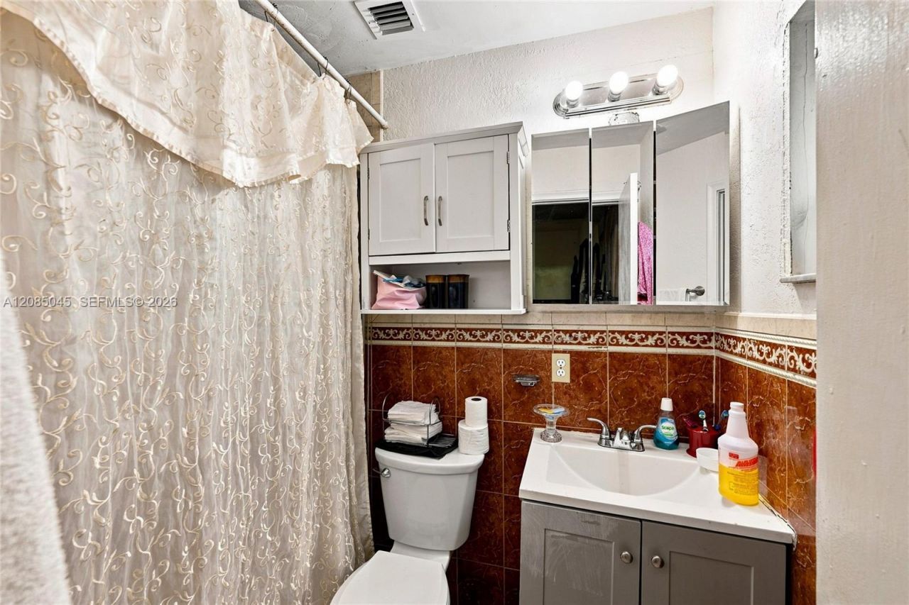 2622 NW 24th Ct, Fort Lauderdale, FL 33311 Photo
