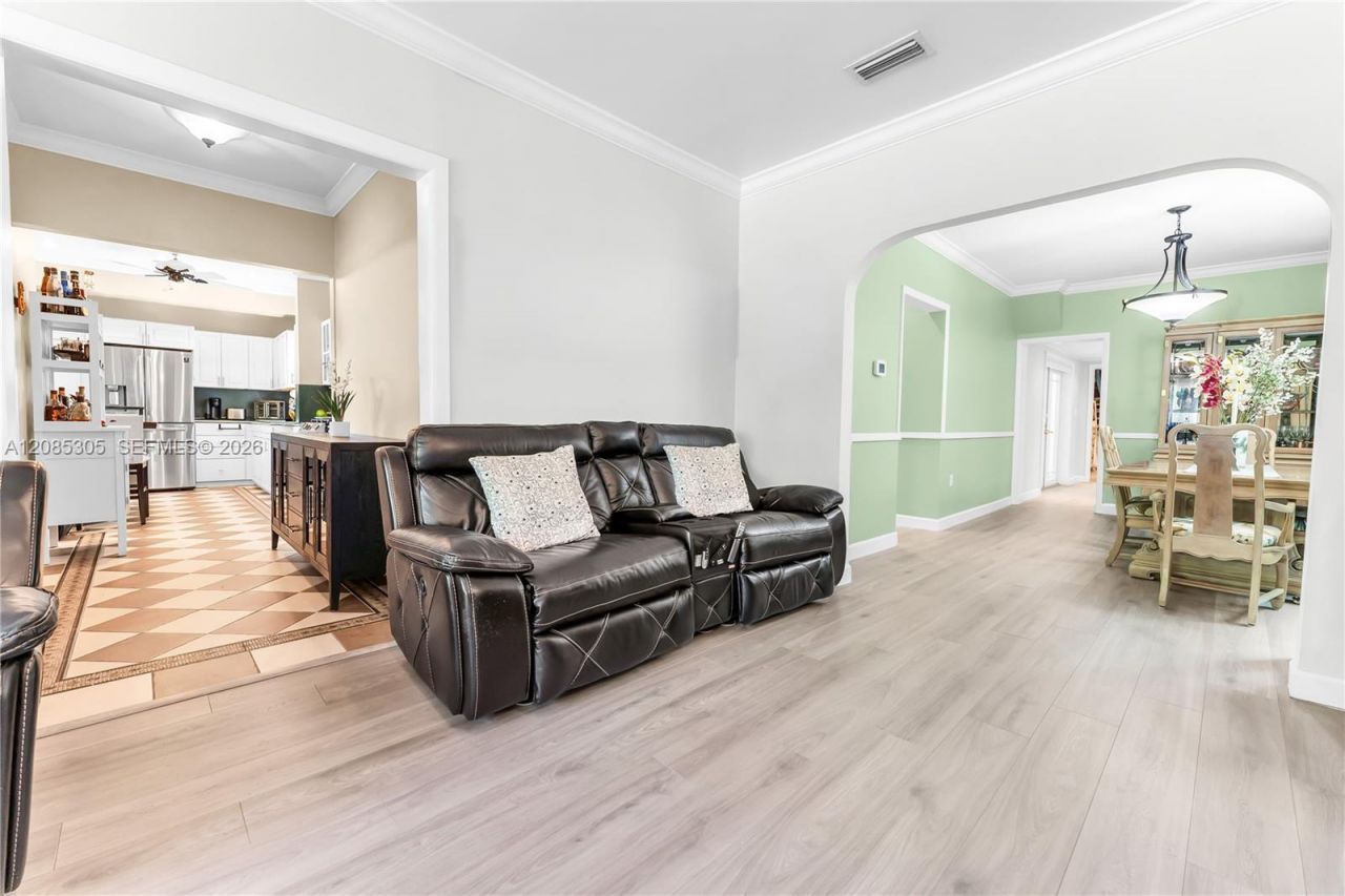 3719 Sheridan Ave, Miami Beach, FL 33140 Photo