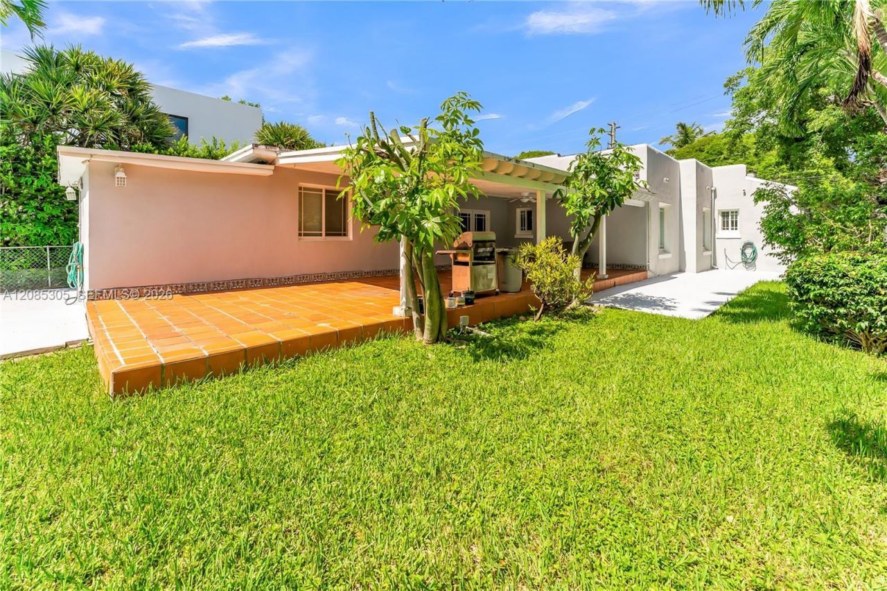 3719 Sheridan Ave, Miami Beach, FL 33140 Photo