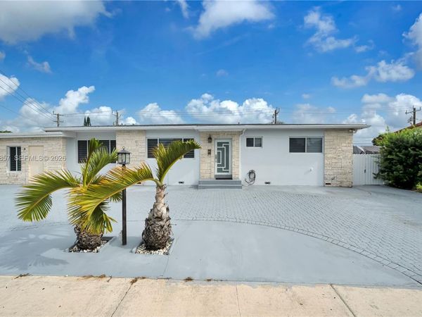 9365 SW 44th St , Miami, FL 33165