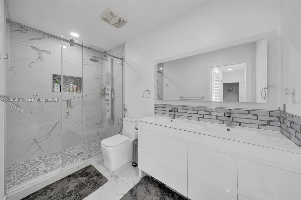 9365 SW 44th St, Miami, FL 33165 Photo
